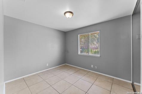 5035 Village Crest San Antonio TX 78218