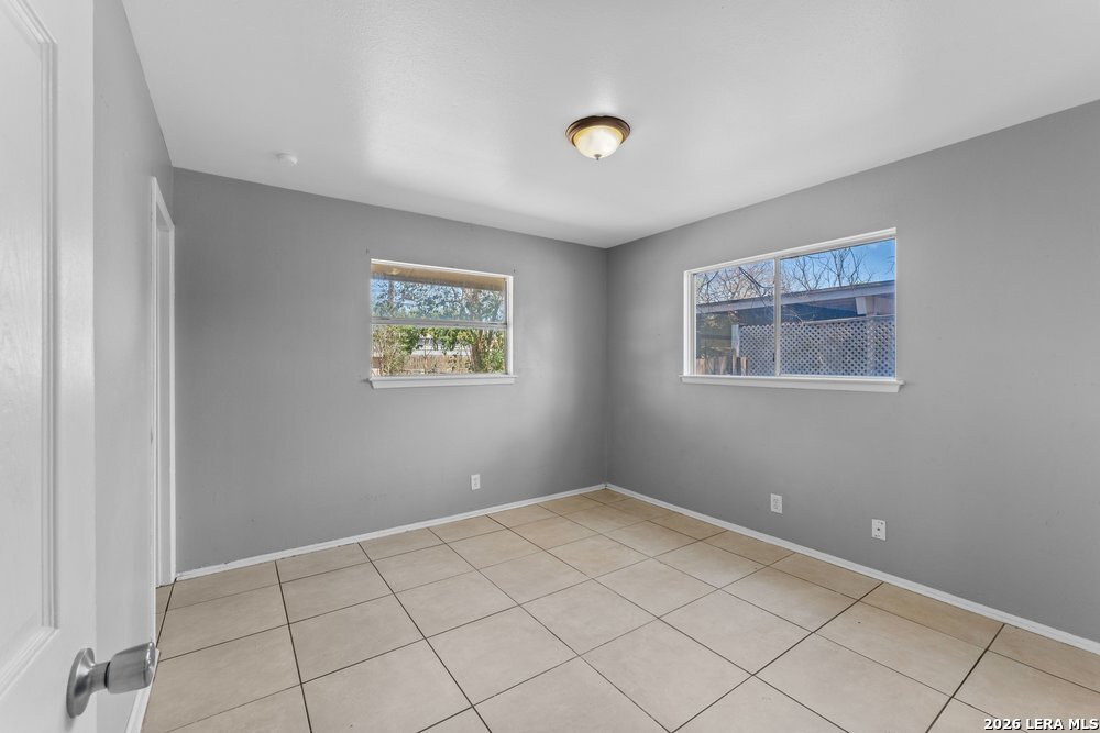 5035 Village Crest San Antonio TX 78218