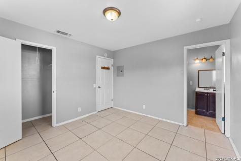 5035 Village Crest San Antonio TX 78218
