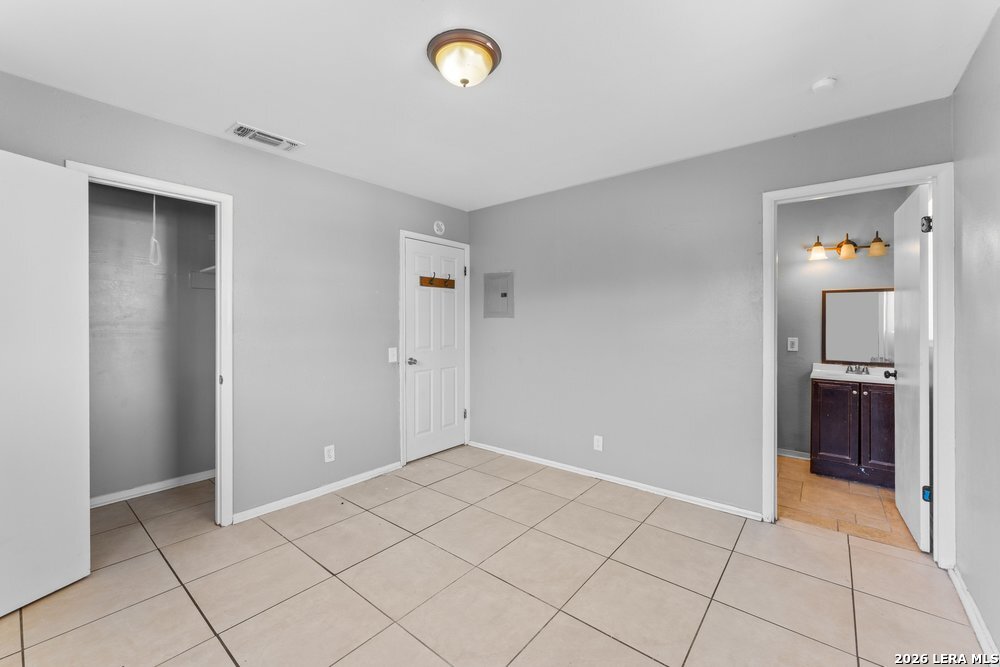 5035 Village Crest San Antonio TX 78218