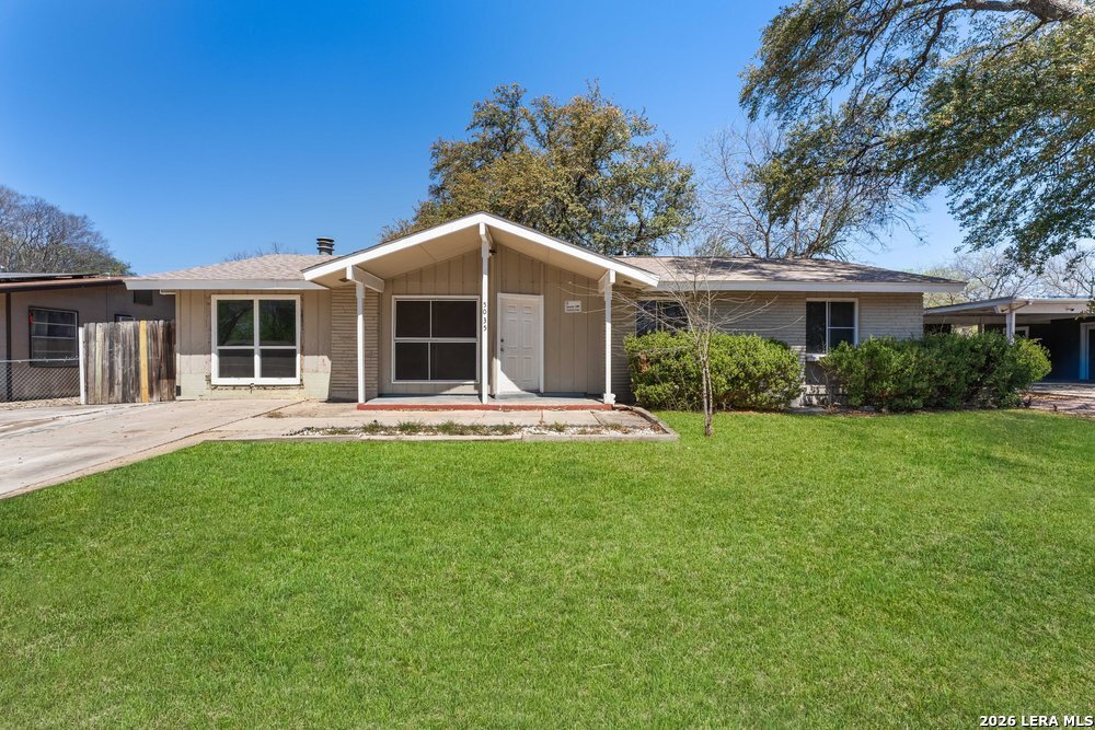 5035 Village Crest San Antonio TX 78218
