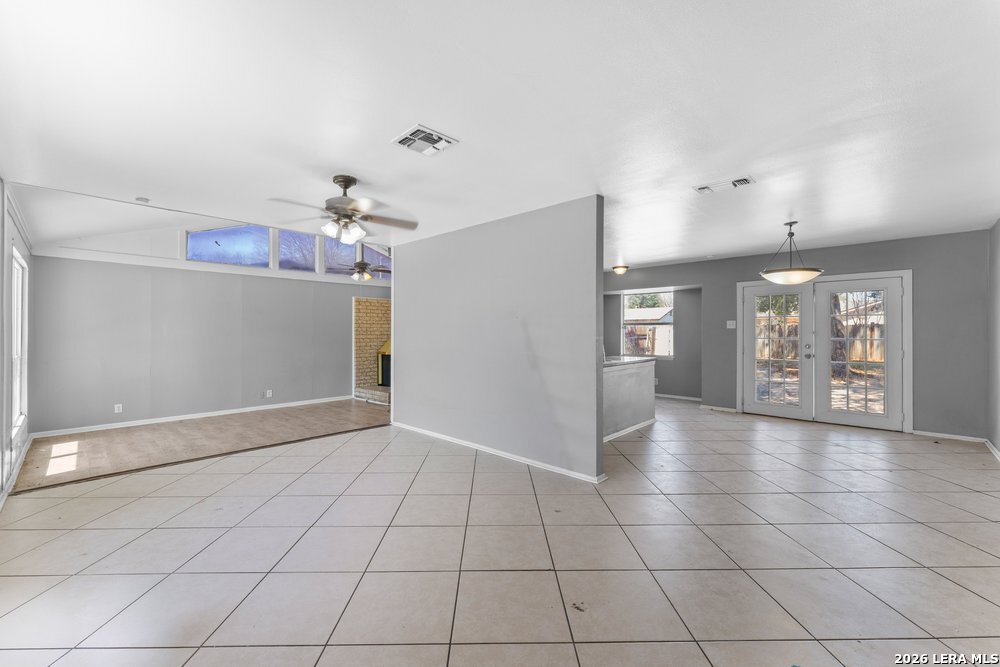 5035 Village Crest San Antonio TX 78218