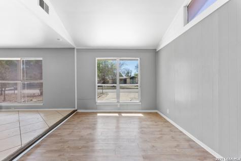 5035 Village Crest San Antonio TX 78218