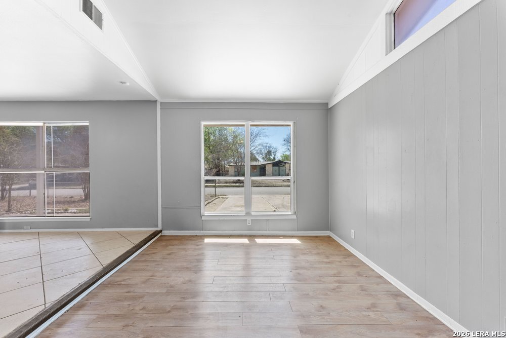 5035 Village Crest San Antonio TX 78218