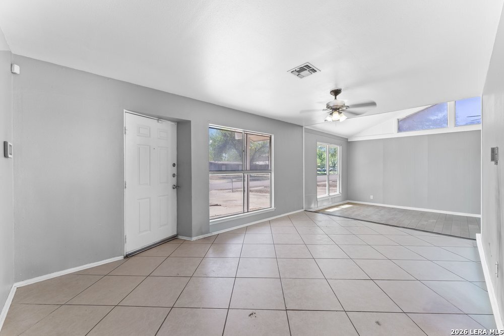 5035 Village Crest San Antonio TX 78218