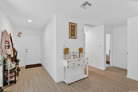304 Alligator Creek Seguin TX 78155