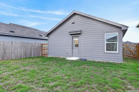 304 Alligator Creek Seguin TX 78155