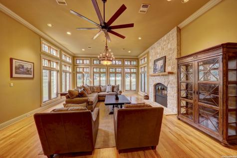 1104-B Lois Street Kerrville TX 78028