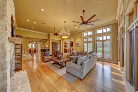 1104-B Lois Street Kerrville TX 78028