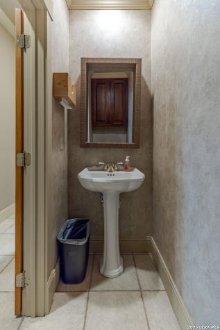 1104-B Lois Street Kerrville TX 78028
