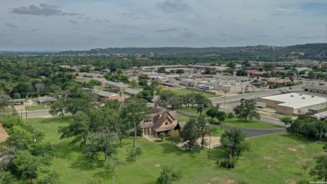 1104-B Lois Street Kerrville TX 78028