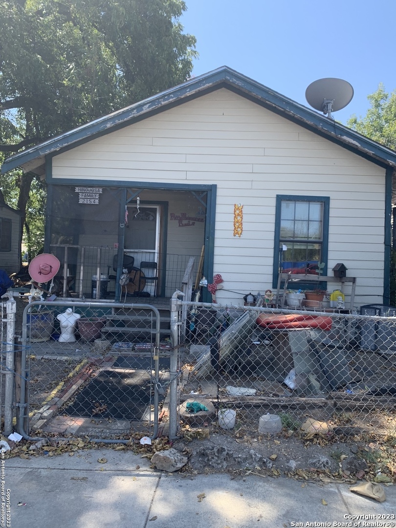 2154 S Laredo Street San Antonio TX 78207