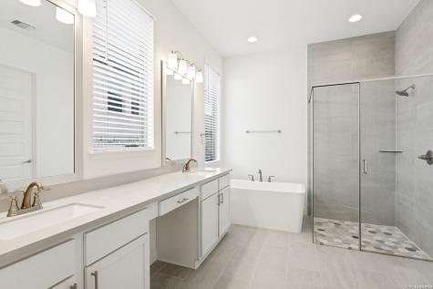 1172 Cadogan Squire San Antonio TX 78260