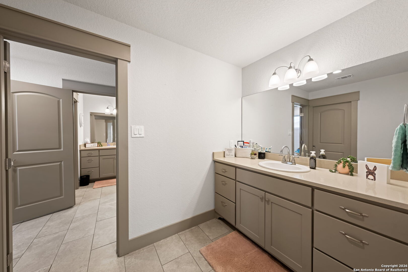 138 W Holly Hill Drive Ingram TX 78025