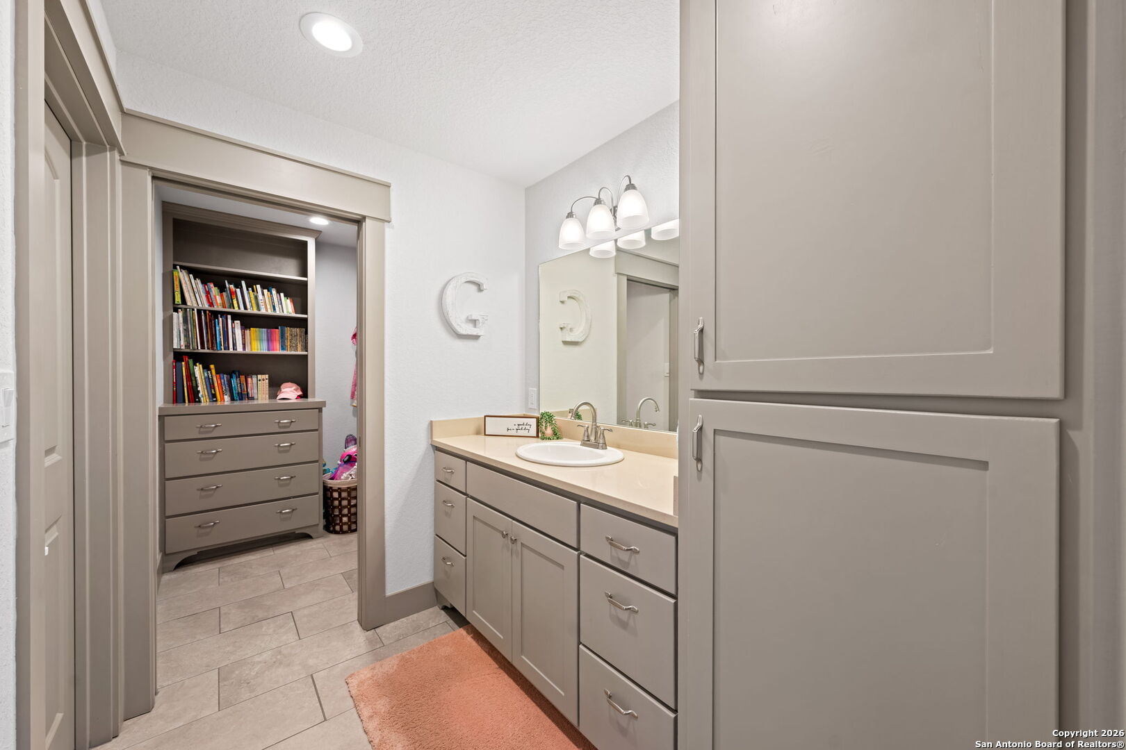 138 W Holly Hill Drive Ingram TX 78025