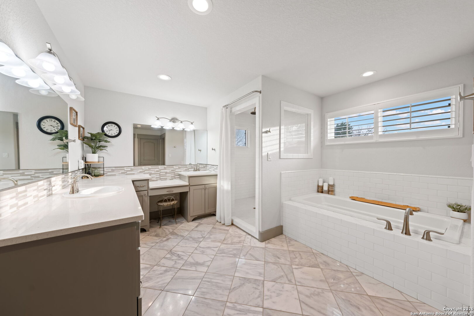 138 W Holly Hill Drive Ingram TX 78025