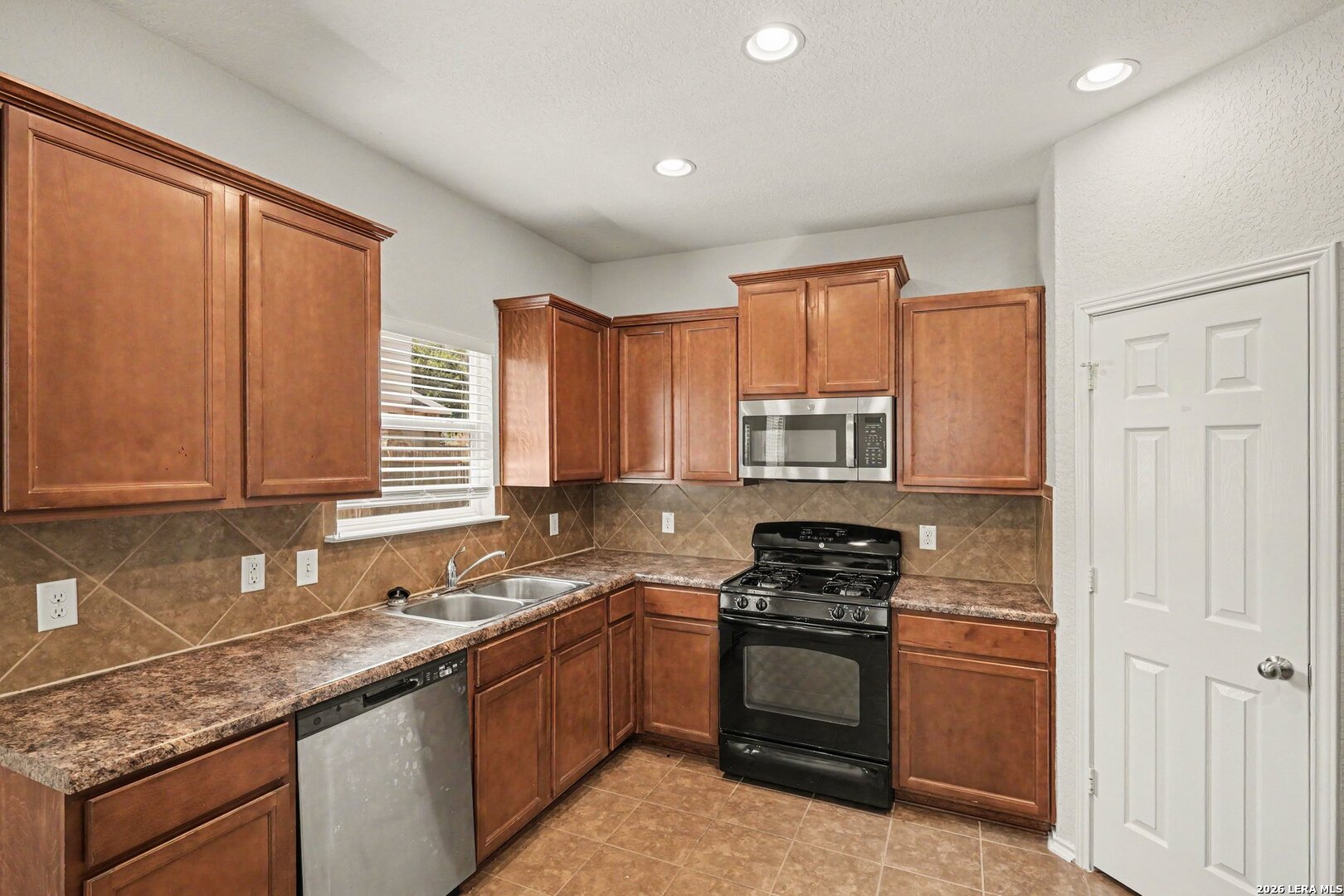 180 Reeves Garden San Antonio TX 78253