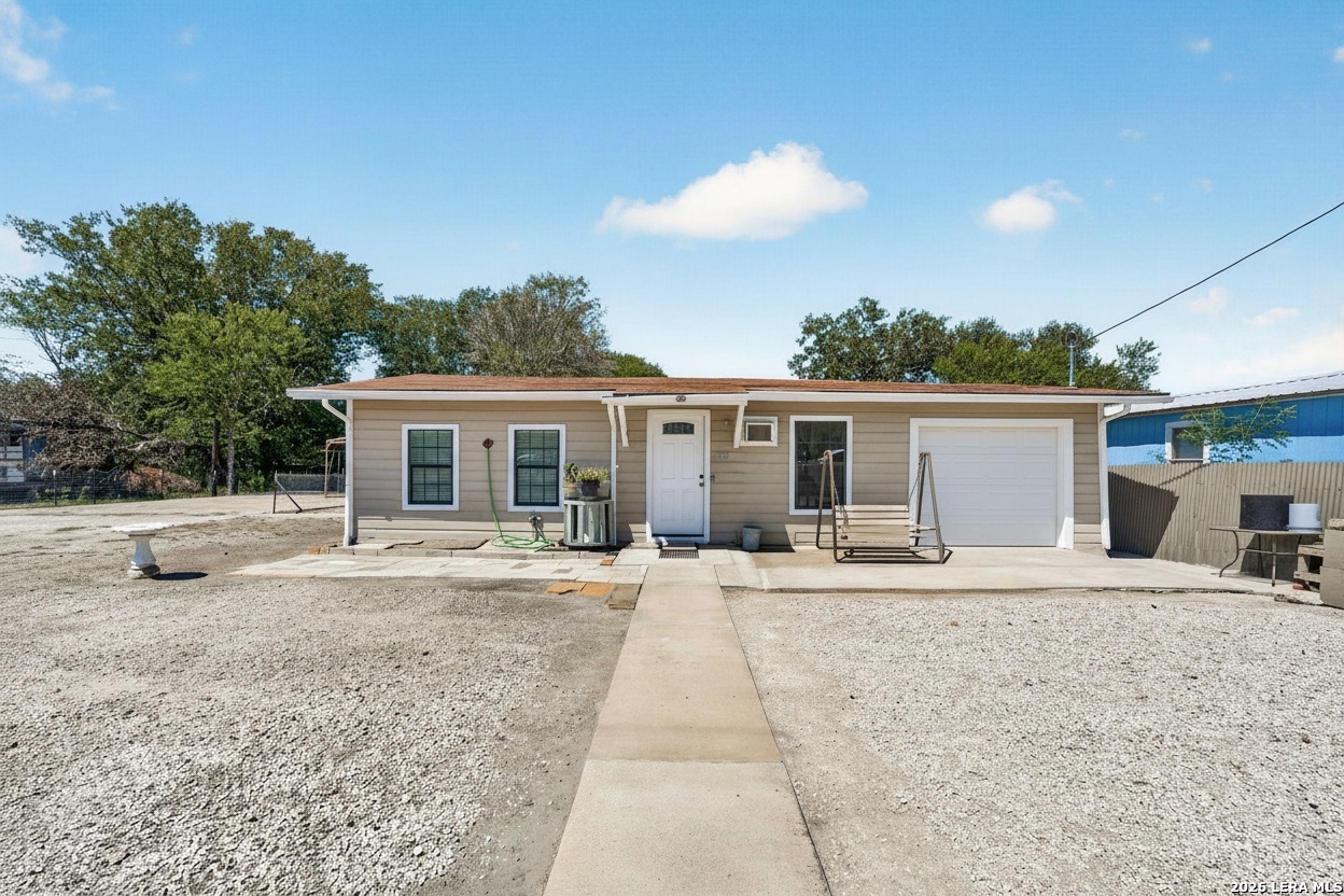 850 Fm 743 Kenedy TX 78119