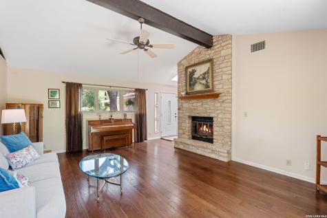 532 N School Street Boerne TX 78006