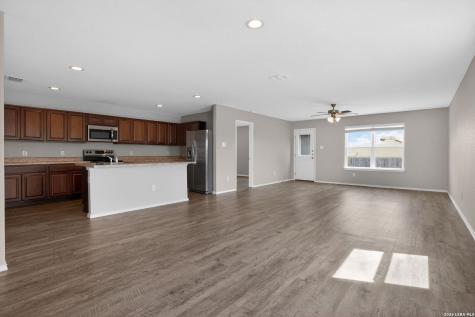 7504 Twin Pine Court Converse TX 78109