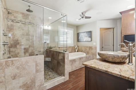 307 E Woodlake Drive San Antonio TX 78229