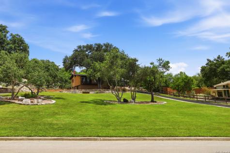 307 E Woodlake Drive San Antonio TX 78229