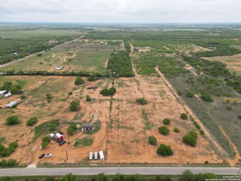 161 Cr 312 Charlotte TX 78011