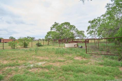 161 Cr 312 Charlotte TX 78011