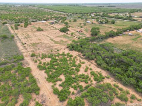 161 Cr 312 Charlotte TX 78011