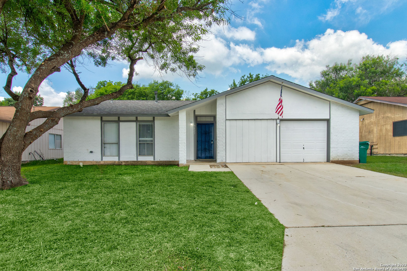 9823 N Meadow Street Converse TX 78109