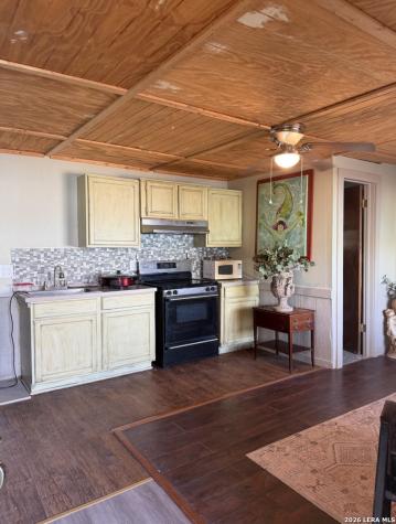 245 E Maverick Street El Indio TX 78860