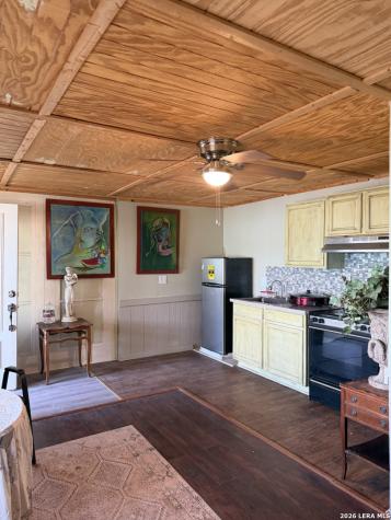 245 E Maverick Street El Indio TX 78860