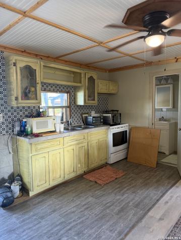 245 E Maverick Street El Indio TX 78860
