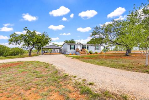 126 County Road 157 Floresville TX 78114