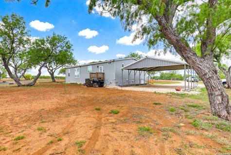 126 County Road 157 Floresville TX 78114