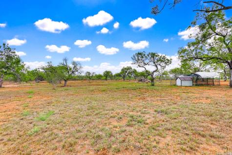 126 County Road 157 Floresville TX 78114