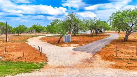 126 County Road 157 Floresville TX 78114