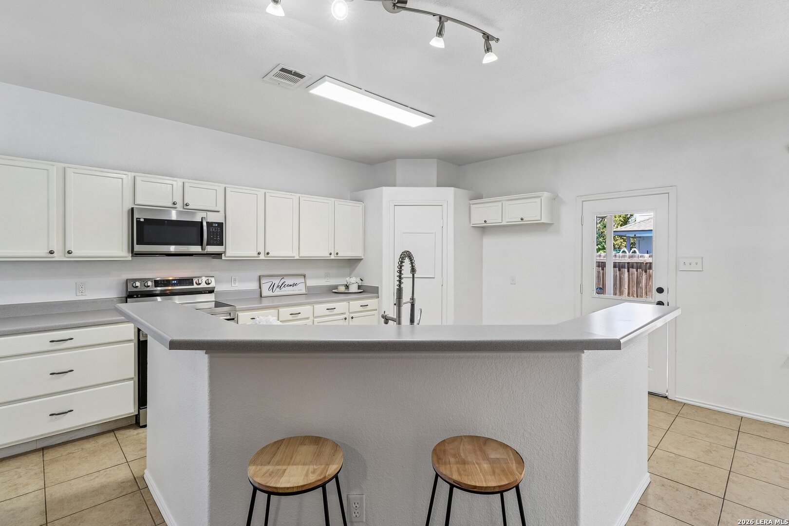 2804 Don Hill Lane Taylor TX 76574