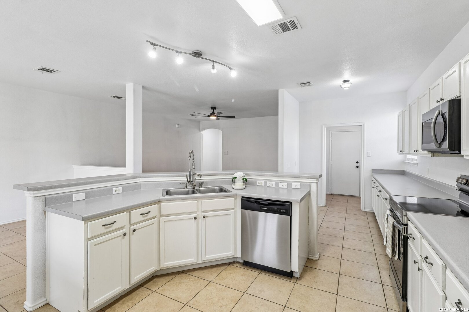 2804 Don Hill Lane Taylor TX 76574