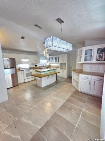315 Forest Creek Road Devine TX 78016