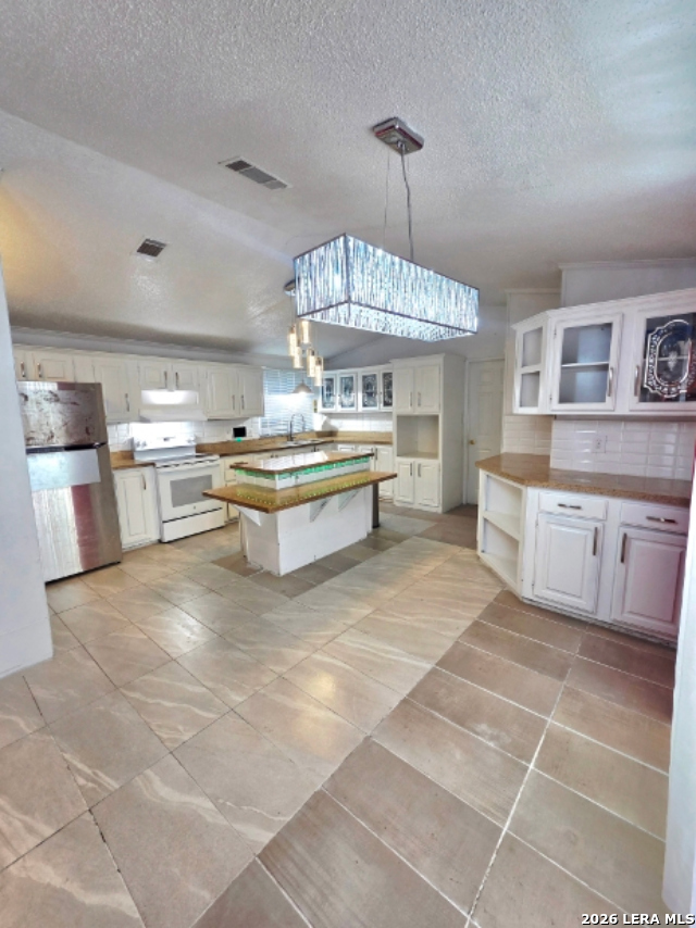 315 Forest Creek Road Devine TX 78016