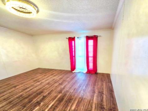 315 Forest Creek Road Devine TX 78016