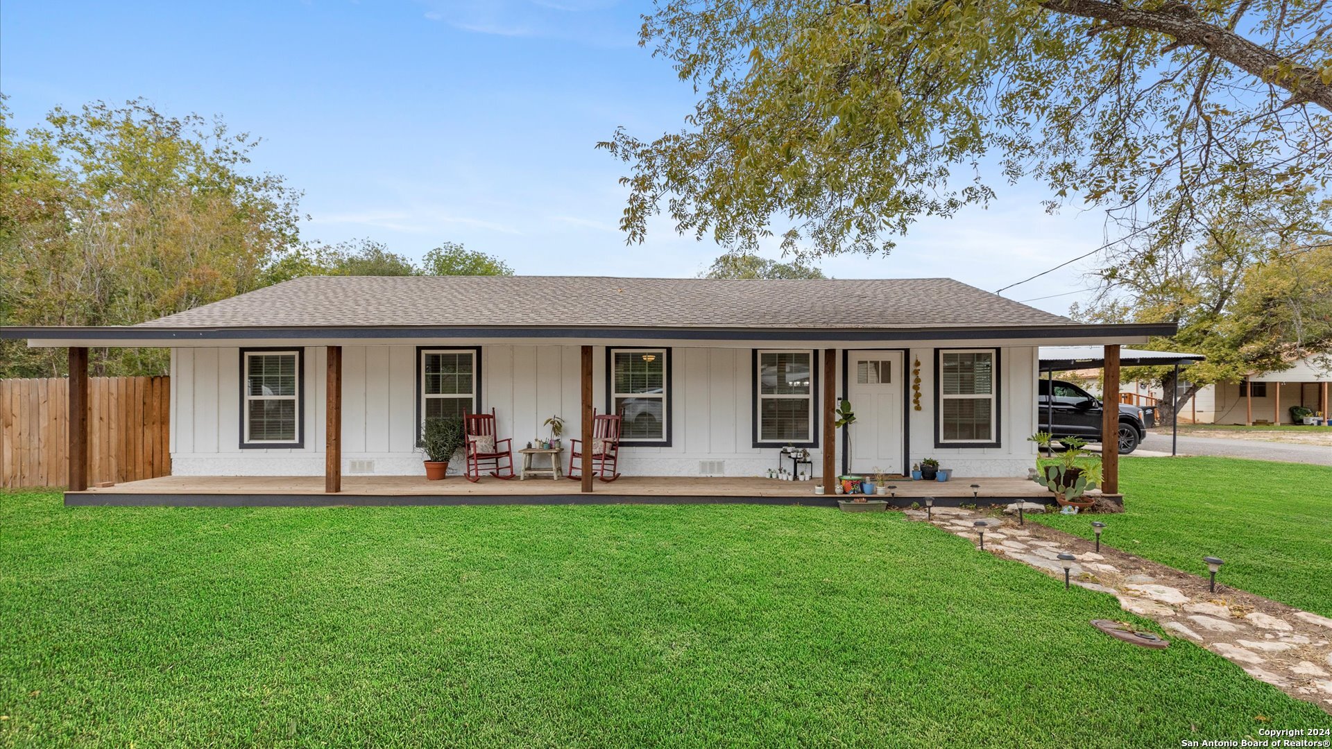 2602 Avenue I Hondo TX 78861