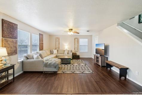 141 Gatewood Falls Cibolo TX 78108