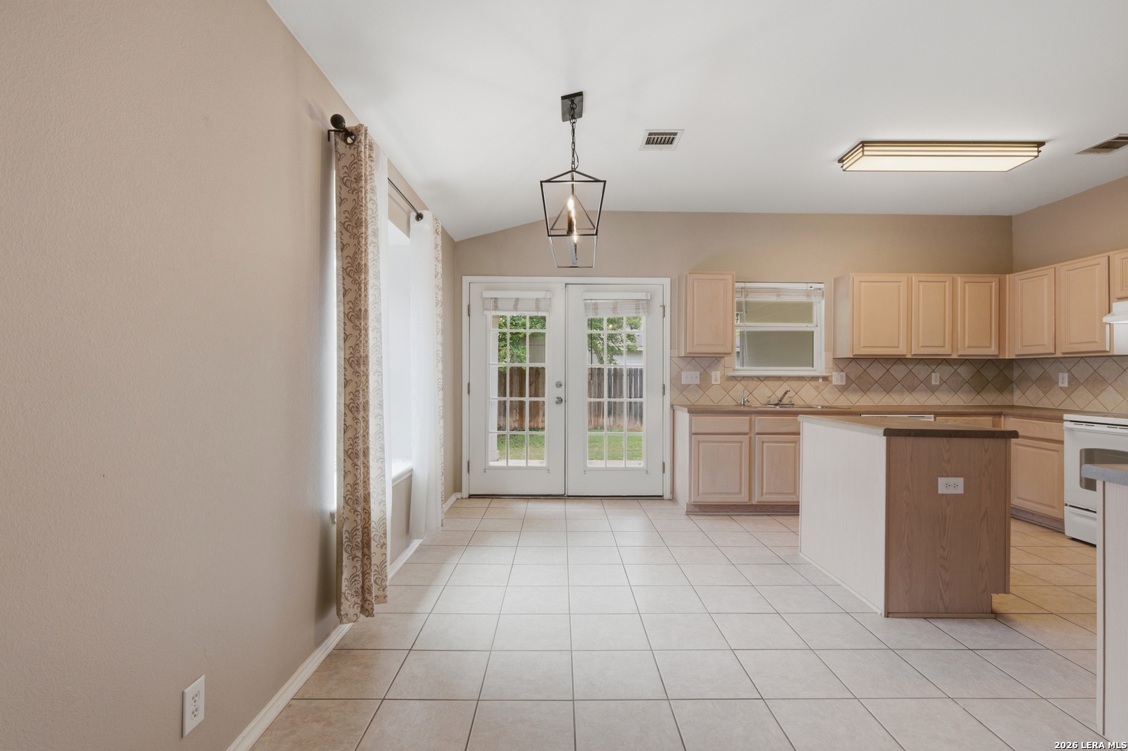 9119 Laguna Hills Selma TX 78154