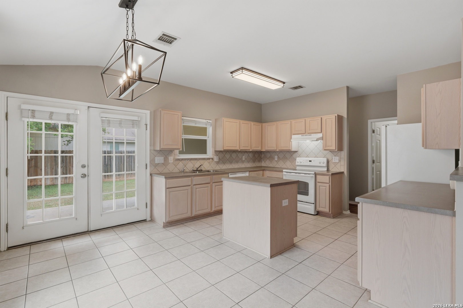 9119 Laguna Hills Selma TX 78154