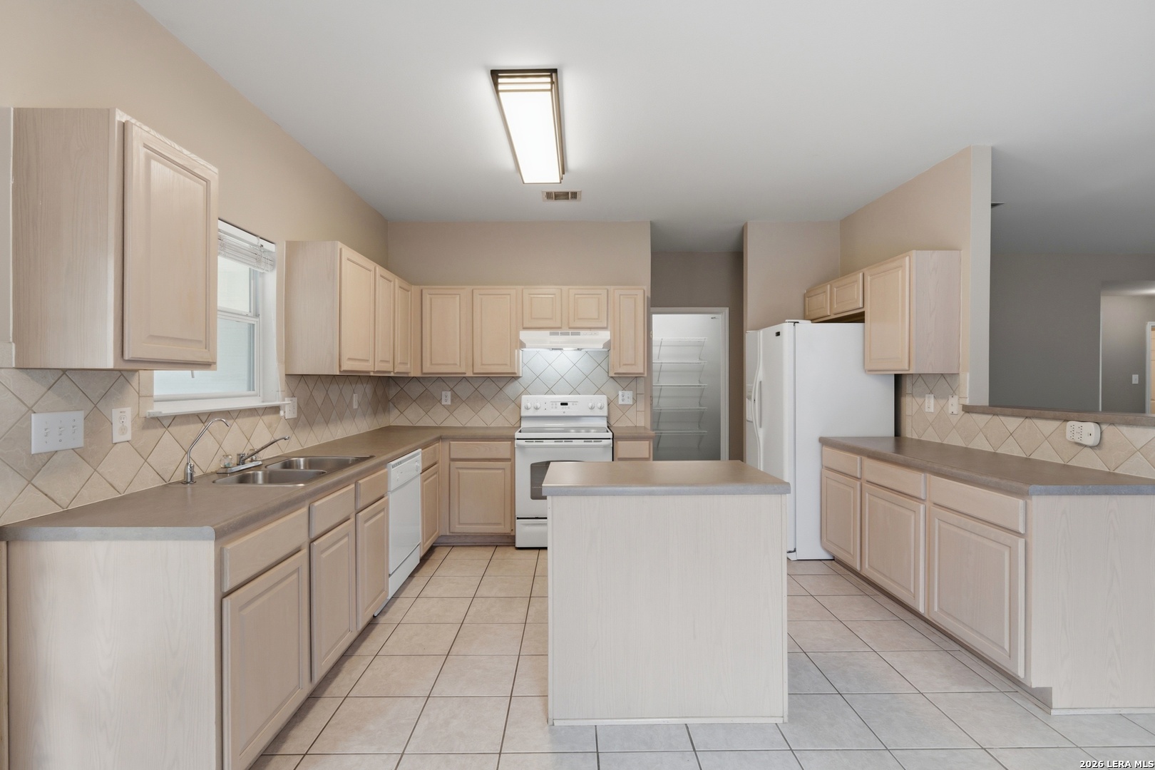 9119 Laguna Hills Selma TX 78154