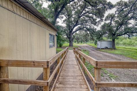 6197 Ranch Road 1120 Leakey TX 78873