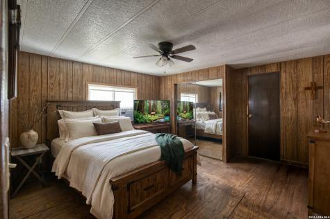 6197 Ranch Road 1120 Leakey TX 78873