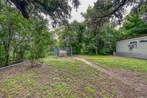 6197 Ranch Road 1120 Leakey TX 78873